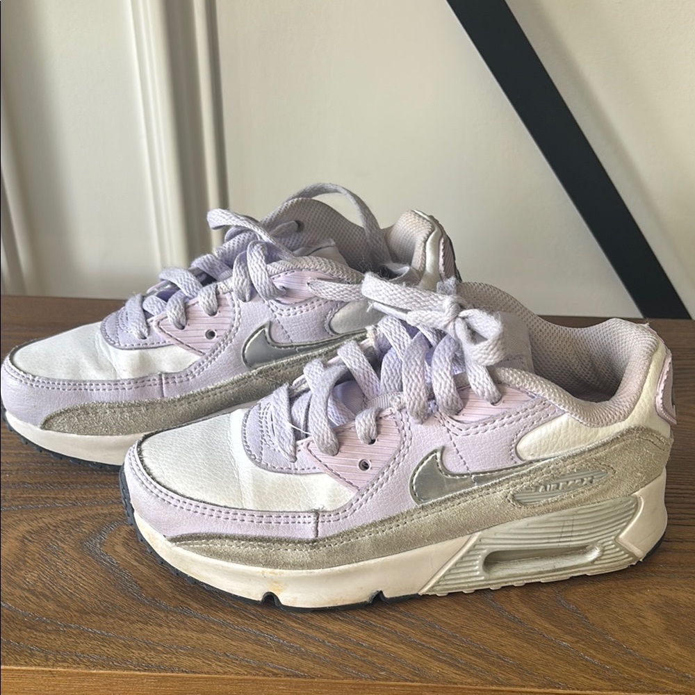 Nike Kids Sneakers in Light Purple and Gray